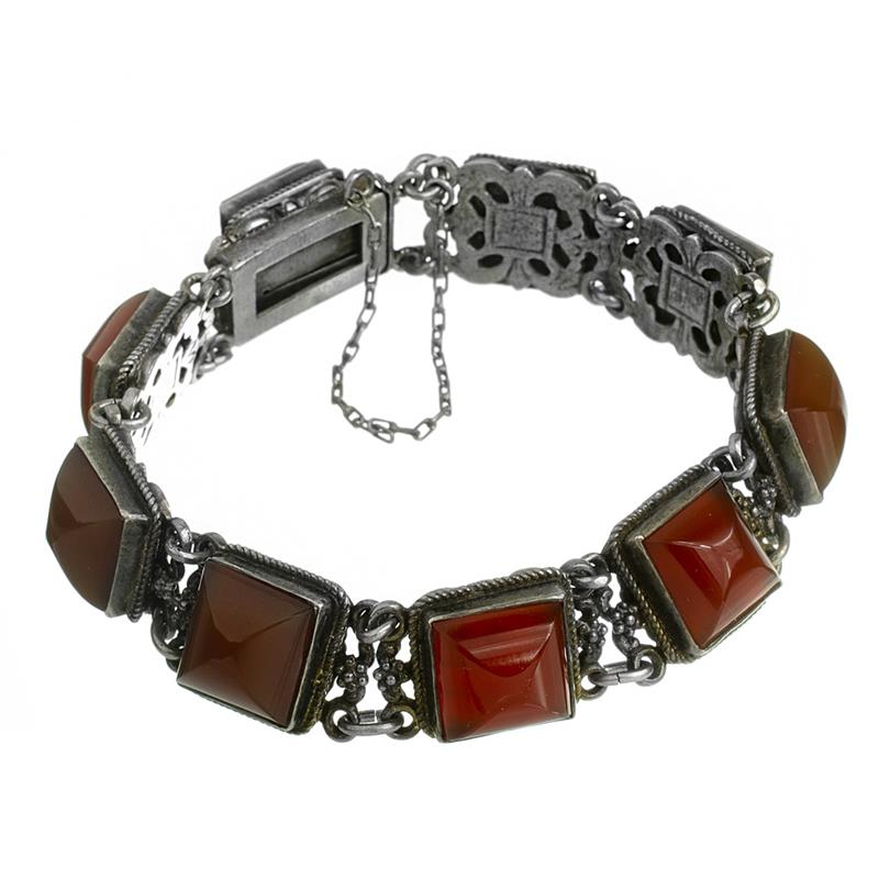 Stříbrný náramek s karneolem