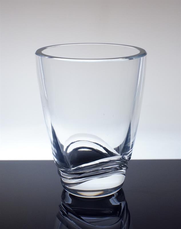 Váza z čirého skla s broušeným dekorem Ludvika SMRČKOVÁ