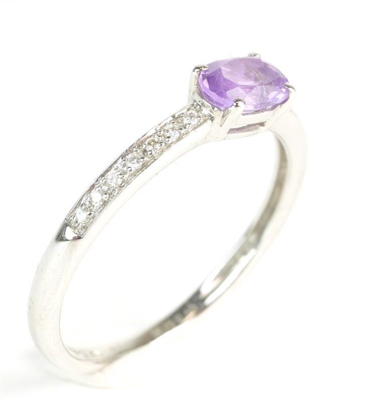 Zlatý prsten s ametystem a brilianty