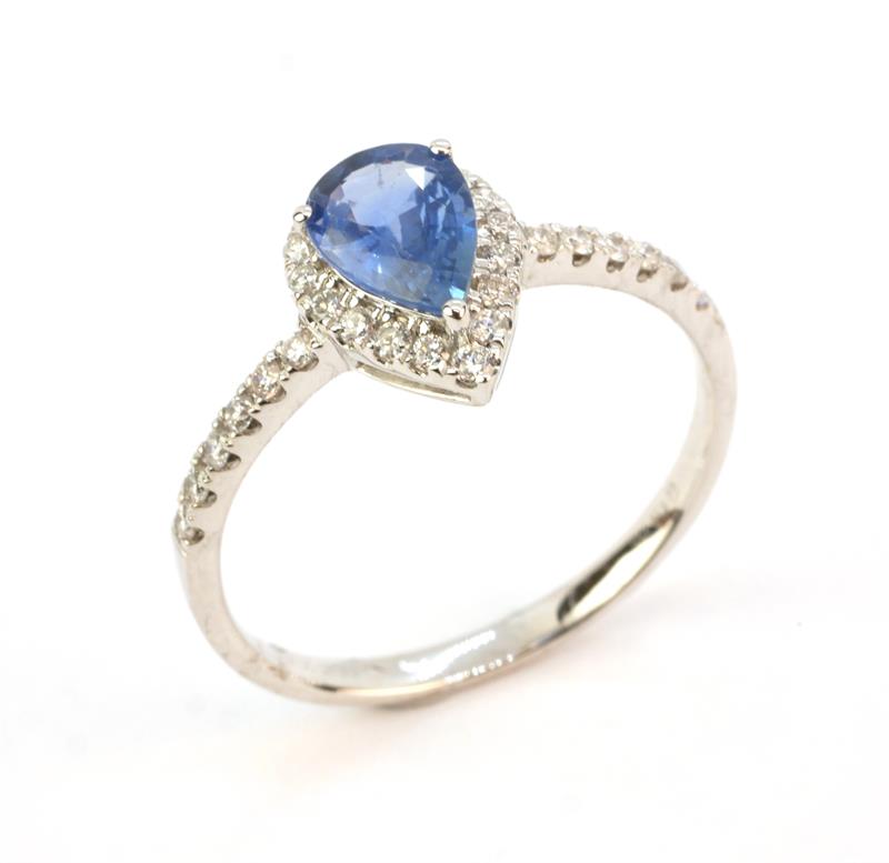 Zlatý prsten se safírem a brilianty