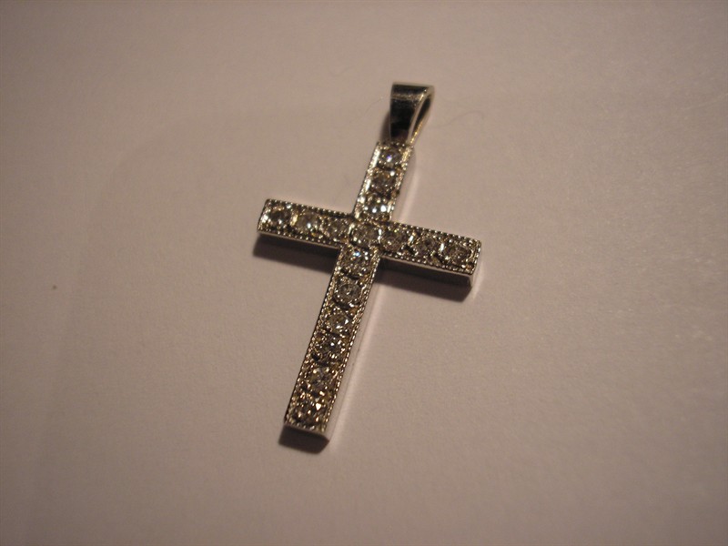 Zlatý křížek s brilianty
