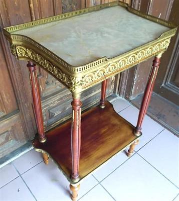 Stolek s mramorovou deskou bohatě zdobený, 19.st