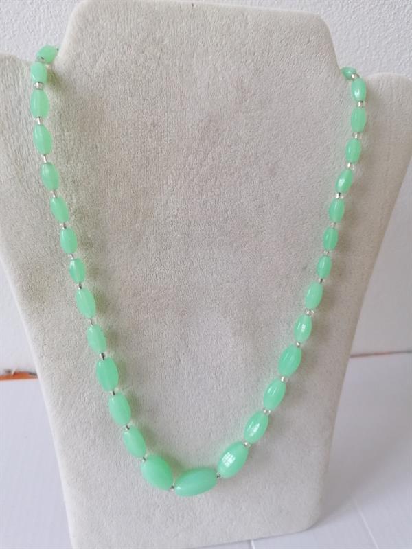 Náhrdelník z uranového skla