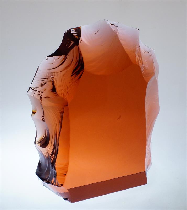 Skleněná plastika z ambrového skla, Vladimír a Zdeněk KEPKA