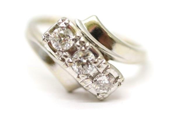 Zlatý prsten s diamanty