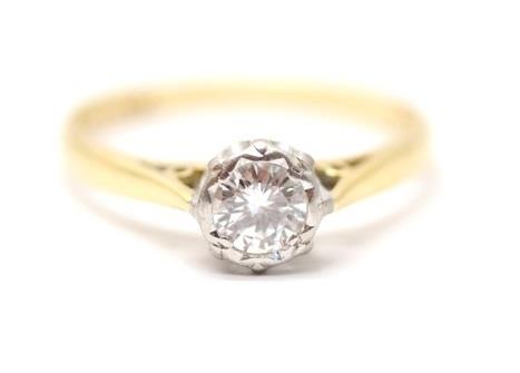 Zlatý prsten s diamantem