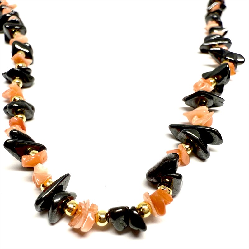 Náhrdelník z korálů a hematitů