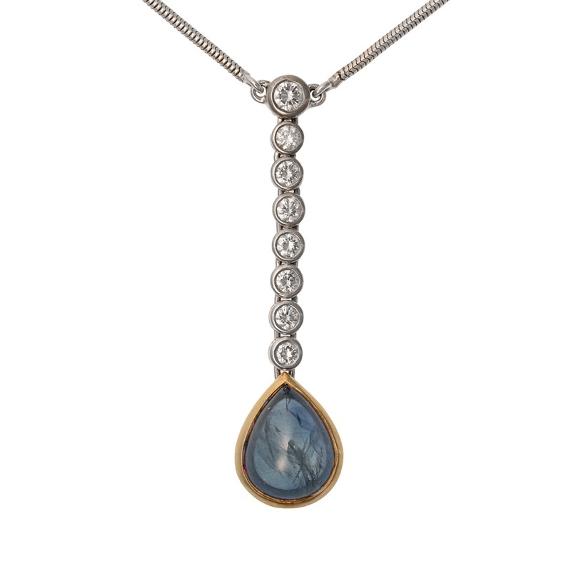 Zlatý náhrdelník s diamanty a safírem