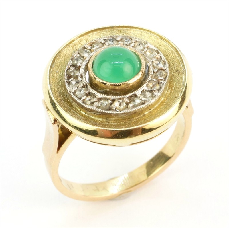 Zlatý prsten se smaragdem a diamanty