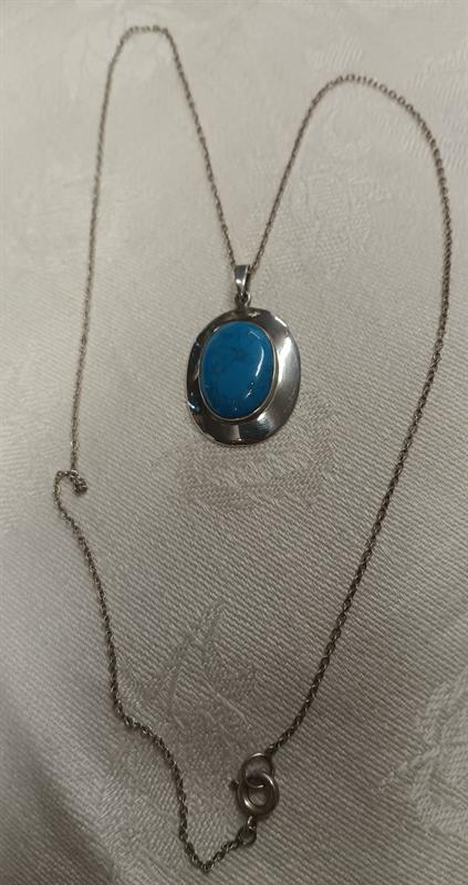 Náhrdelník s modrým kamenem