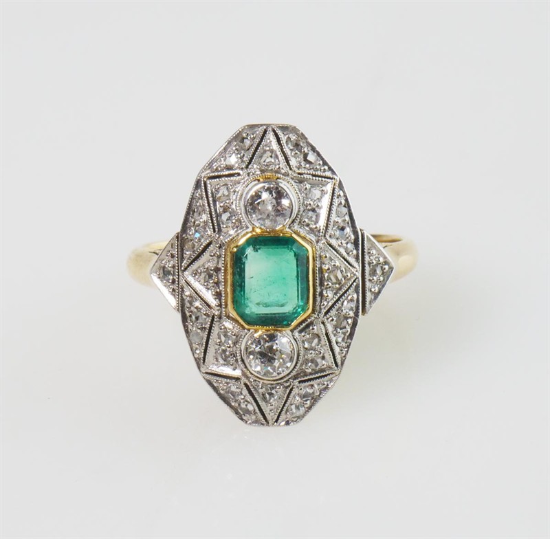 Art deco zlatý prsten se smaragdem a diamanty