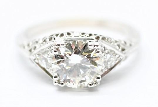 Zlatý prsten s diamanty Art Deco