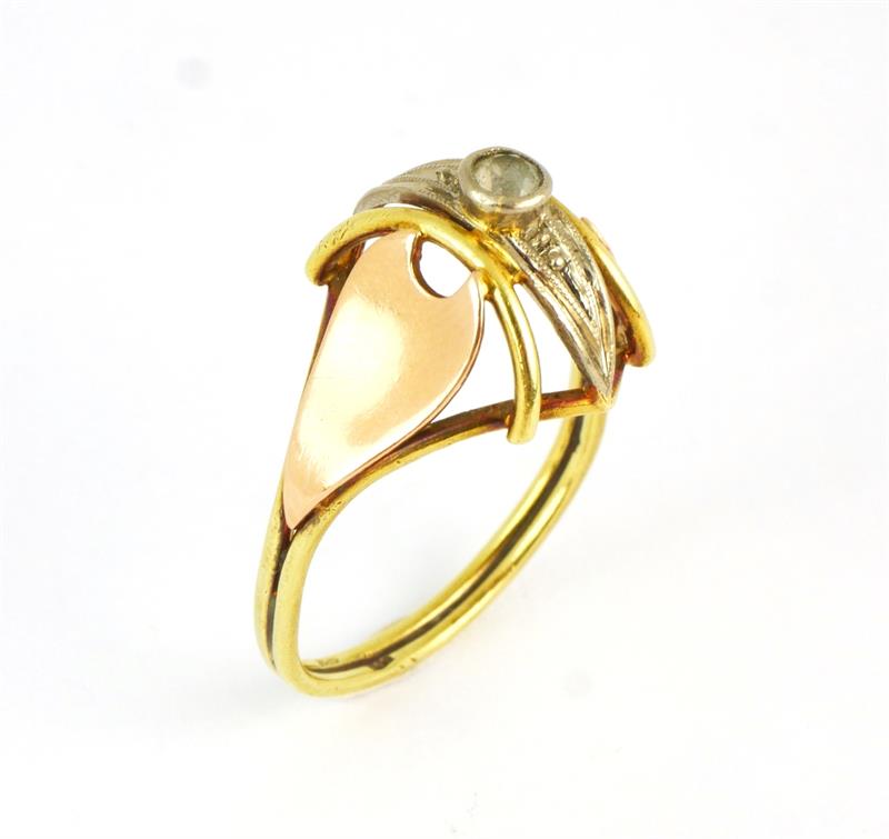 Zlatý prsten se safírem