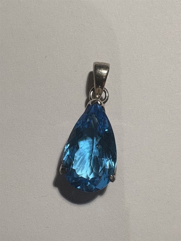 Přívěšěk s topazem