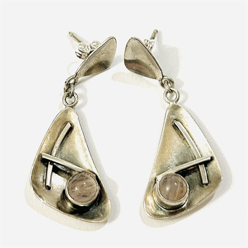 Stříbrné náušnice v bruselském stylu s růženíny