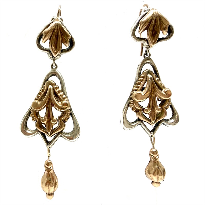 Výrazné stříbrnozlaté náušnice