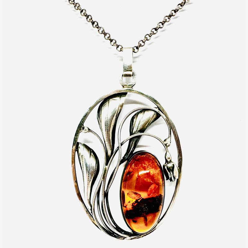 Grandiozní náhrdelník s jantarem