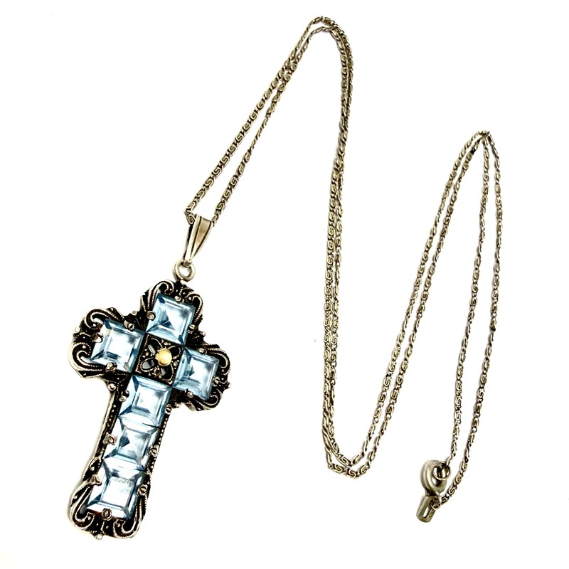 Stříbrný náhrdelník s modrými spinely a perlou - kříž