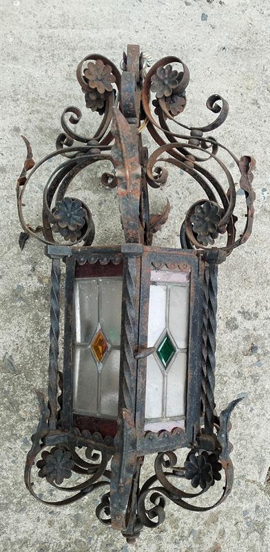 Kovaná lucerna s vytráží