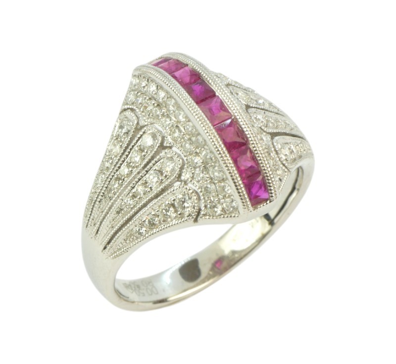 Zlatý prsten s rubíny a diamanty