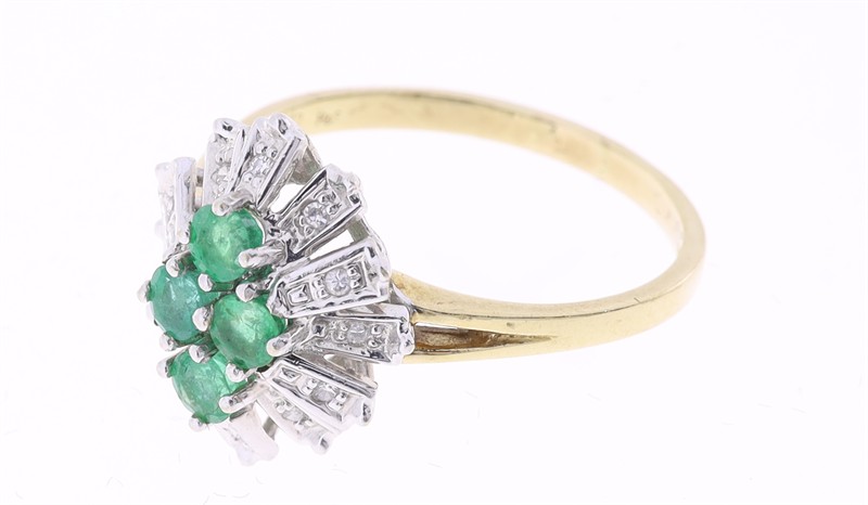 Elegantní zlatý prsten se smaragdy a diamanty