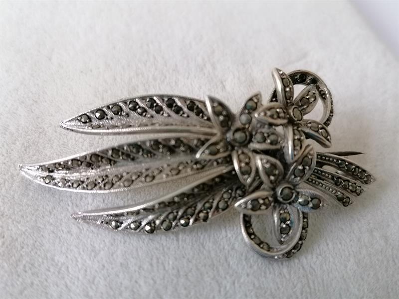 Velká stříbrná brož s markazity - Květ
