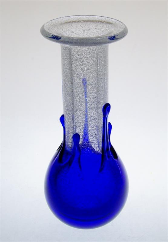 Kobaltově modrá váza s dekorem bublinek P. JEŽEK Škrdlovice