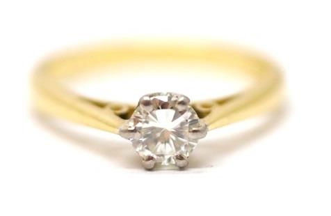 Zlatý prsten s diamantem