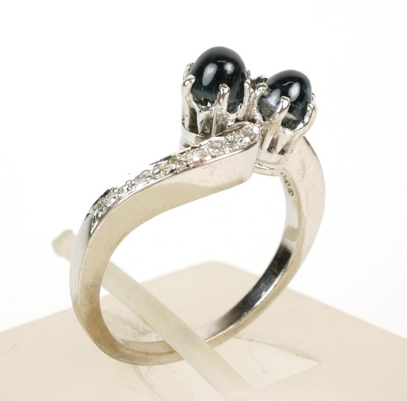 Zlatý prsten s diamanty a safíry