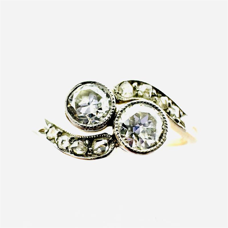 Zlatý secesní prsten s brilianty a diamantovými routy