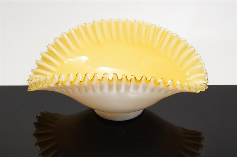 Secesní mísa hutně tvarované lemování - ambrové sklo