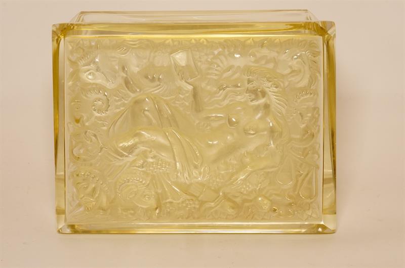 Dóza s dívkou jako alegorií plynoucího času H. HOFFMANN