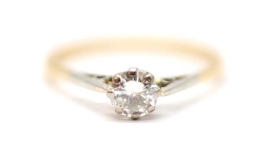 Zlatý prsten s diamantem