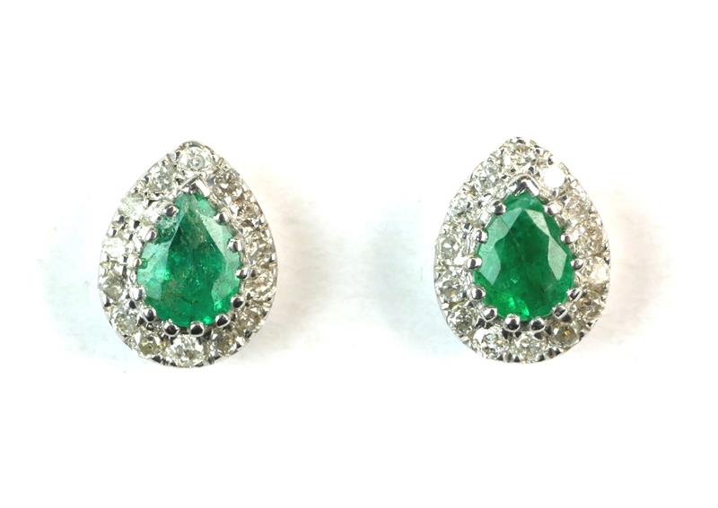 Zlaté náušnice s diamanty a smaragdy