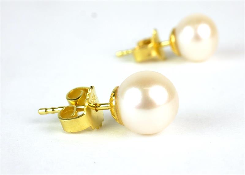 Zlaté náušnice s perlami