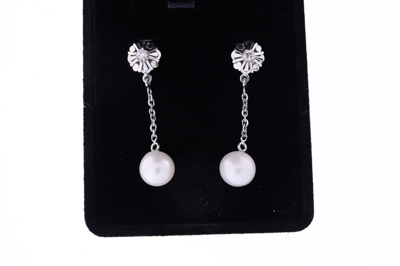 Náušnice z bílého zlata s perlami a brilianty