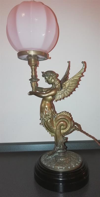 Figurální lampička