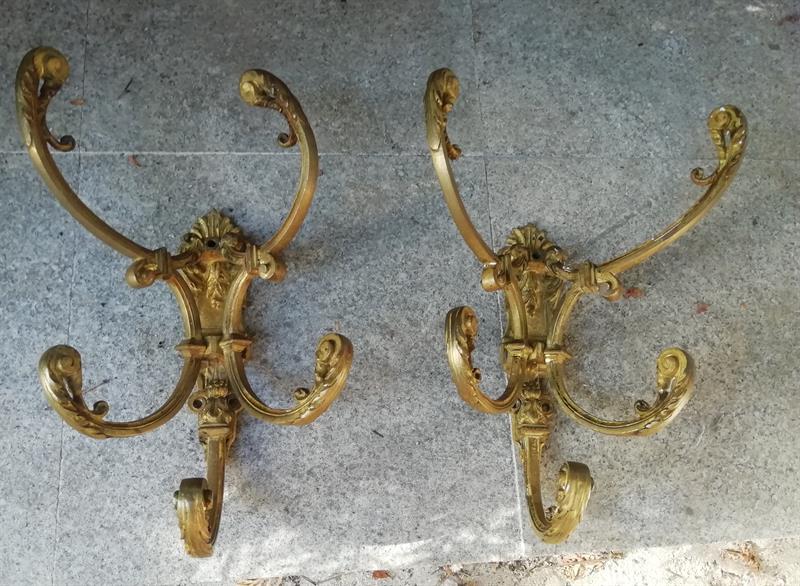 Mosazné vešáky 2ks