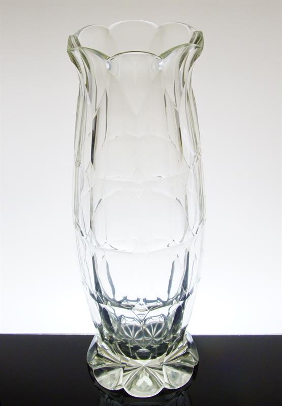 Velká bohatě do mnoha fazet broušená čirá váza 19. století