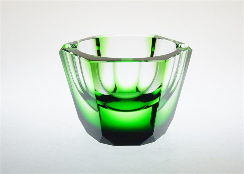 Celoplošně broušený masivní popelník O. LIPSKÝ znač. Exbor