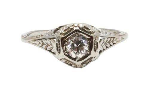 Zlatý prsten s diamantem Art Deco