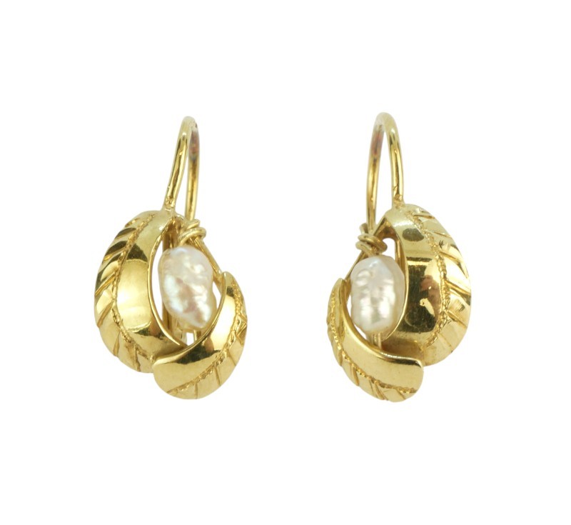 Zlaté náušnice s říčními perličkami
